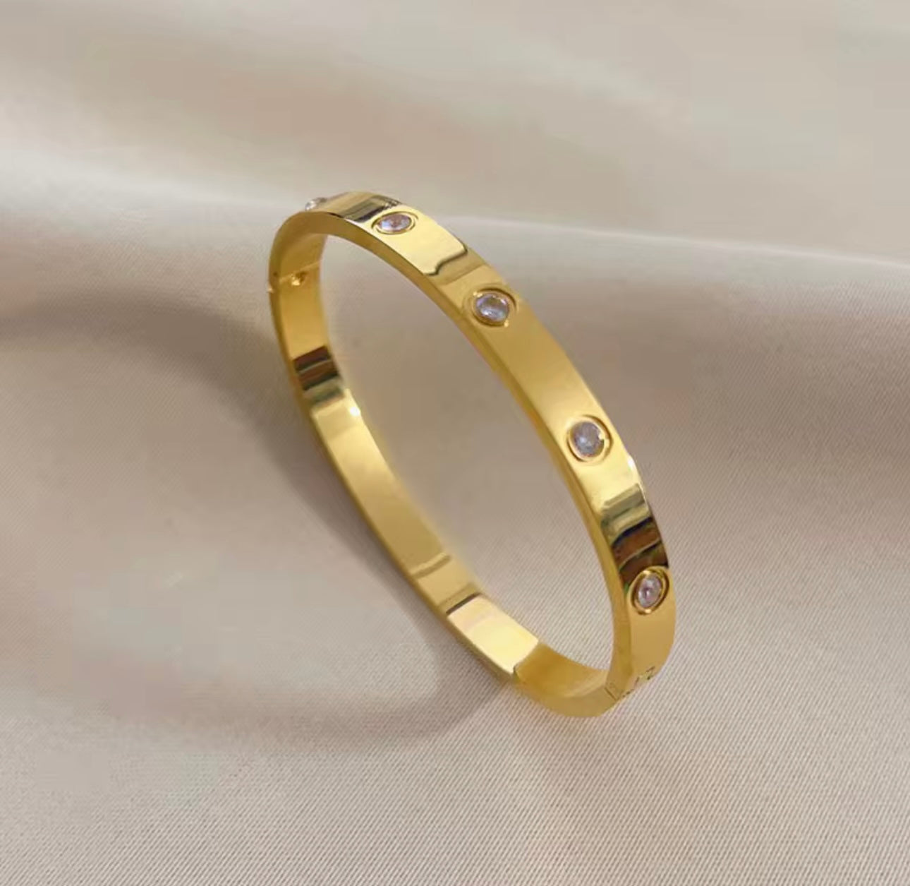 Luxe Glow Bracelet Bangle