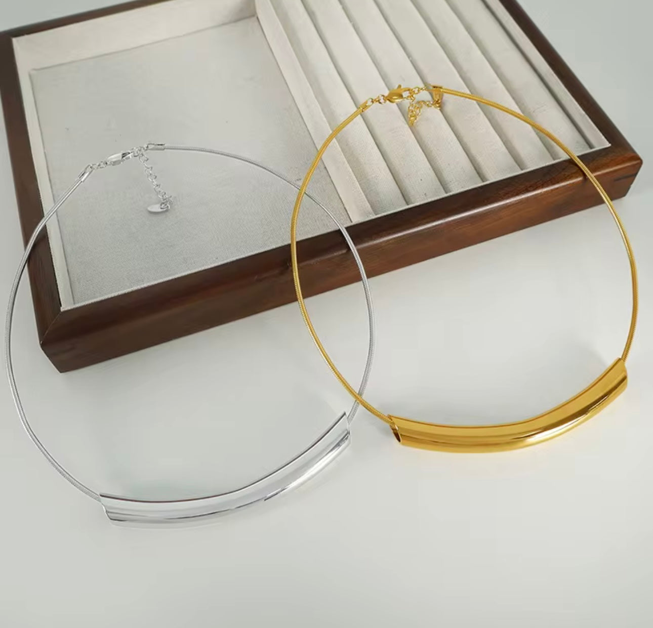 Gold Tone Polished Curved Collar Necklace