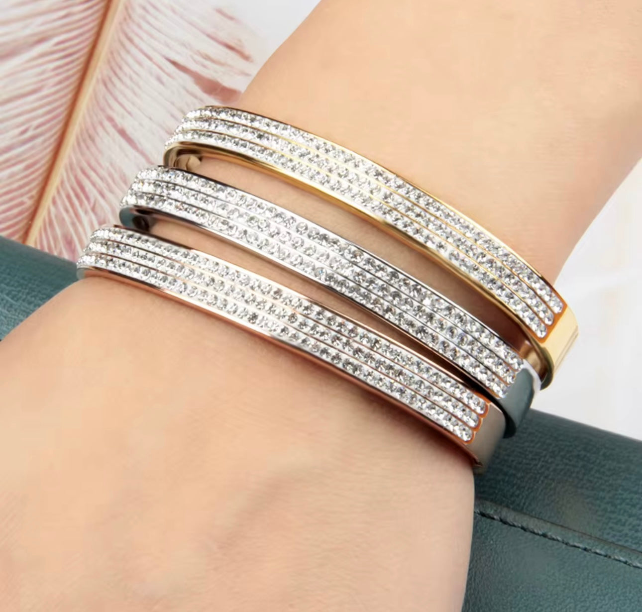 Luxe Glow Bracelet Bangle - Gold