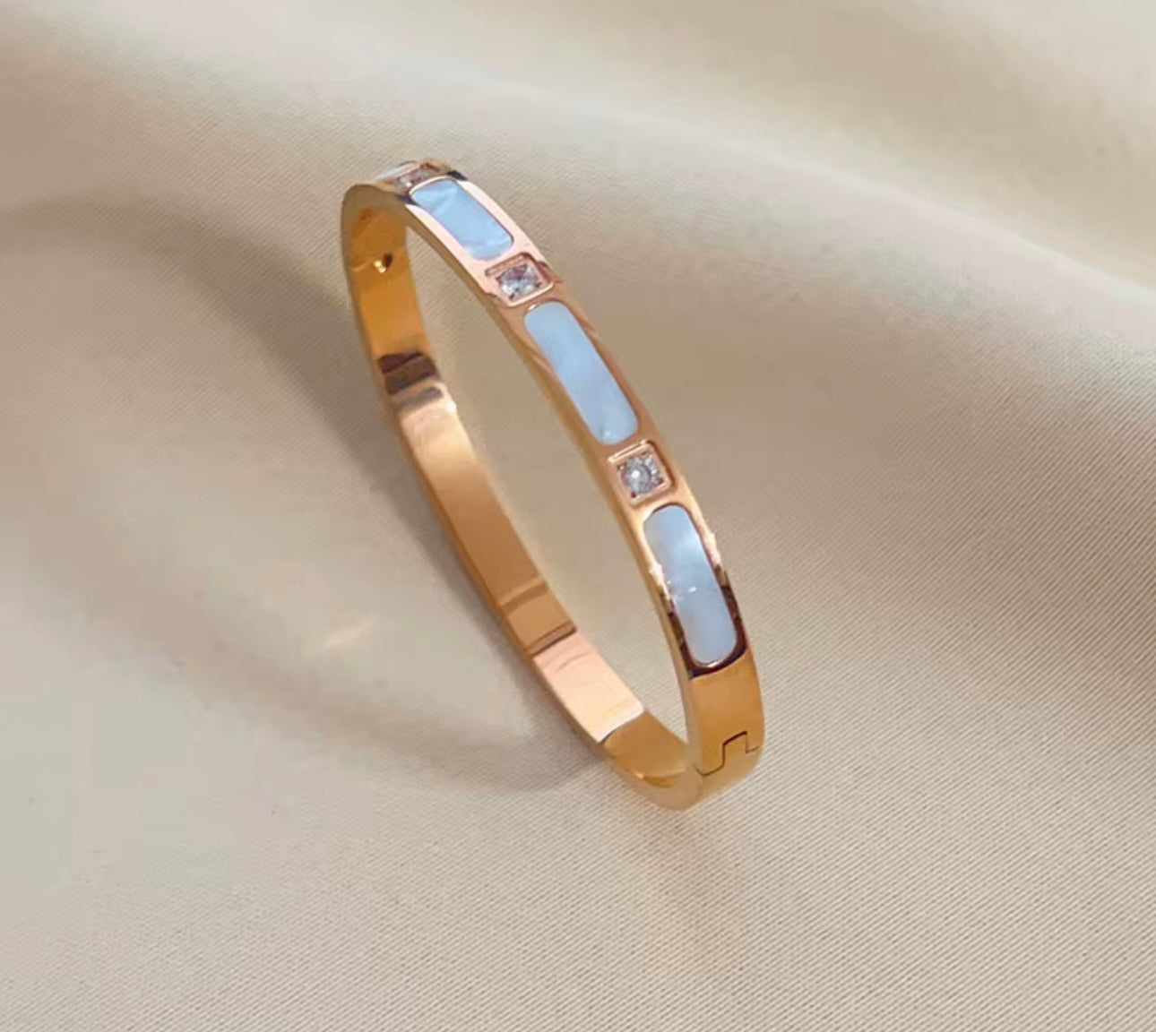 Graceful Pearl Shell Bangle Bracelet - Rose Gold