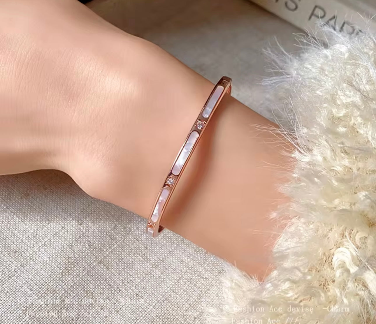 Graceful Pearl Shell Bangle Bracelet - Rose Gold