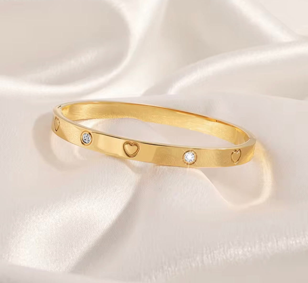 Amare Heart Bangle Bracelet - Gold