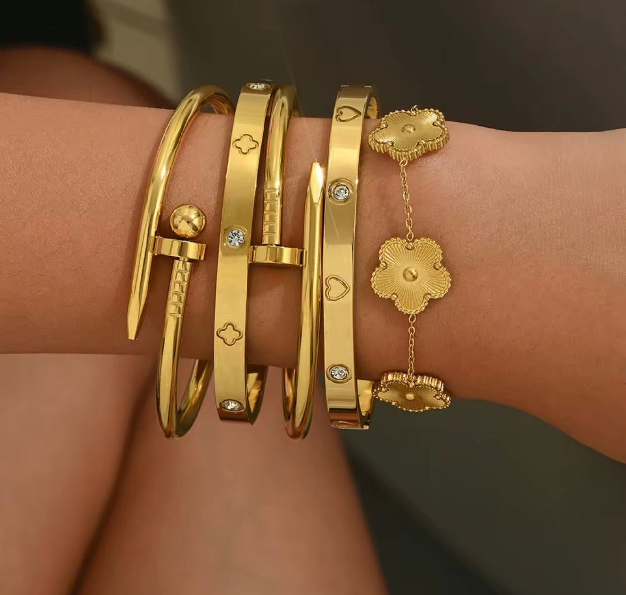 Luxury Gold Heart Bangle Bracelet