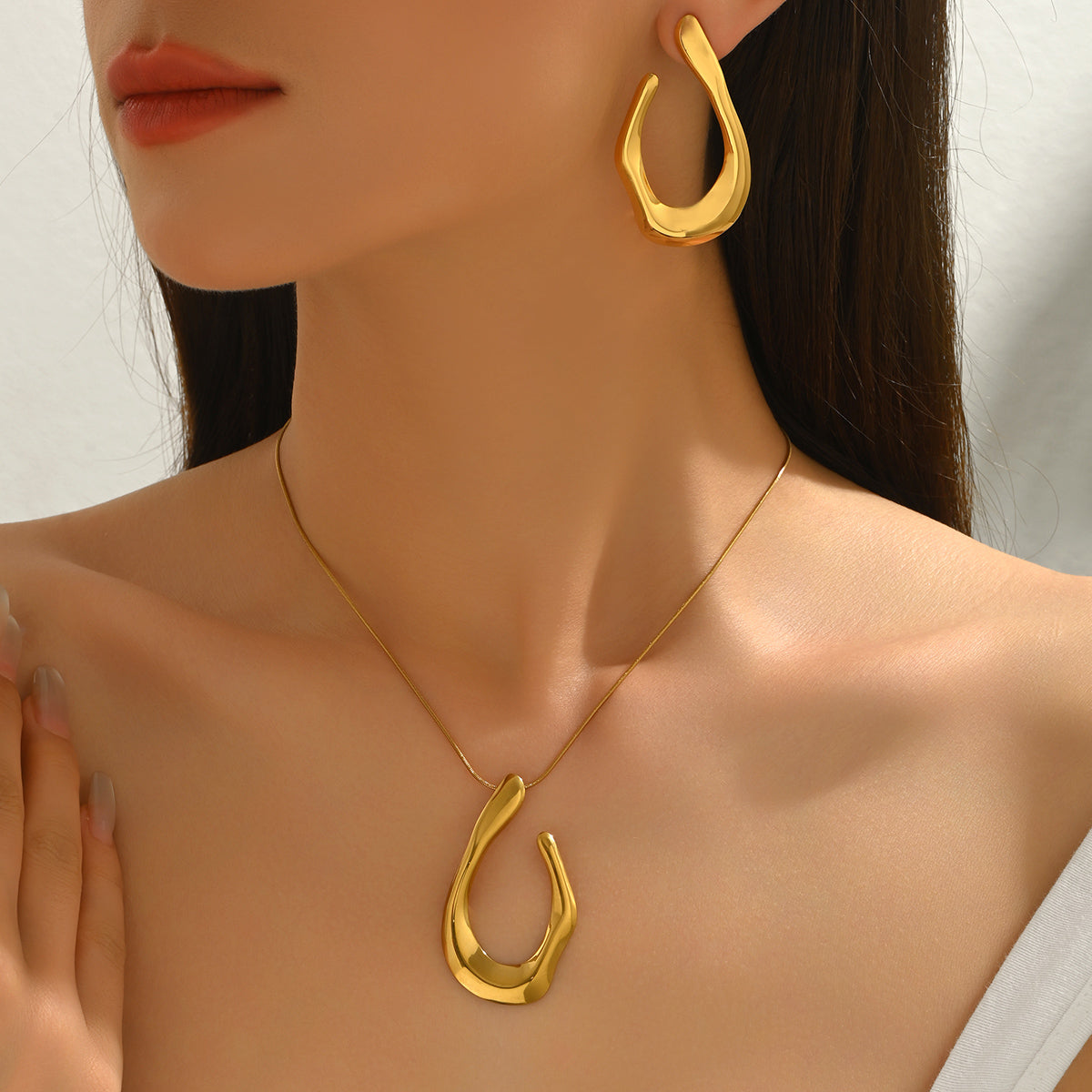 Clara Stylish Necklace Set
