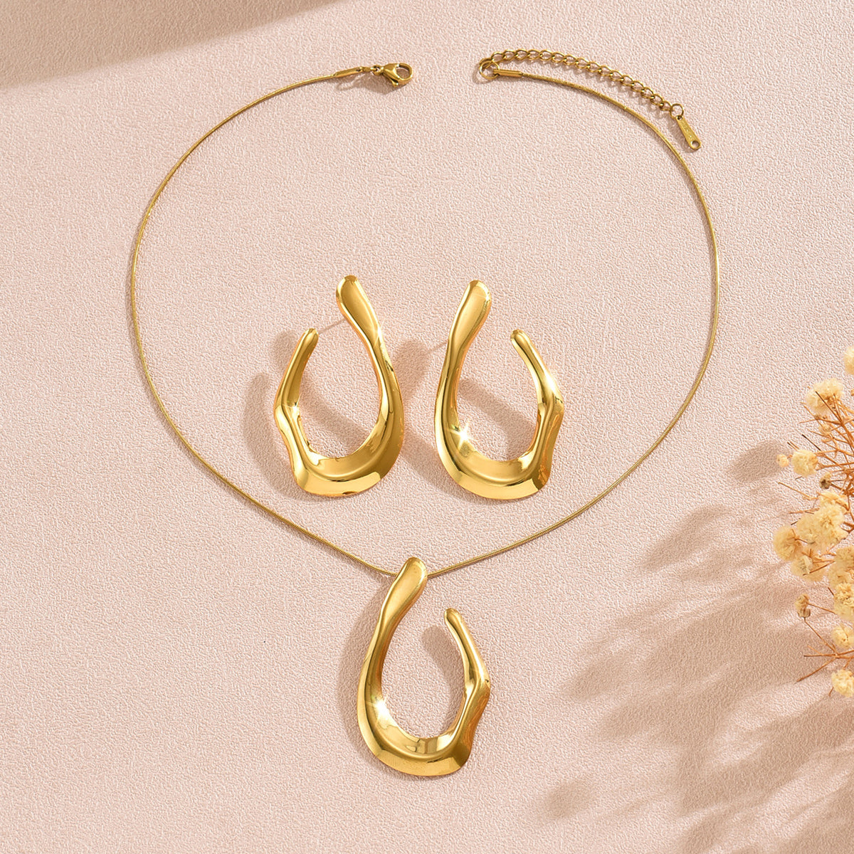 Clara Stylish Necklace Set
