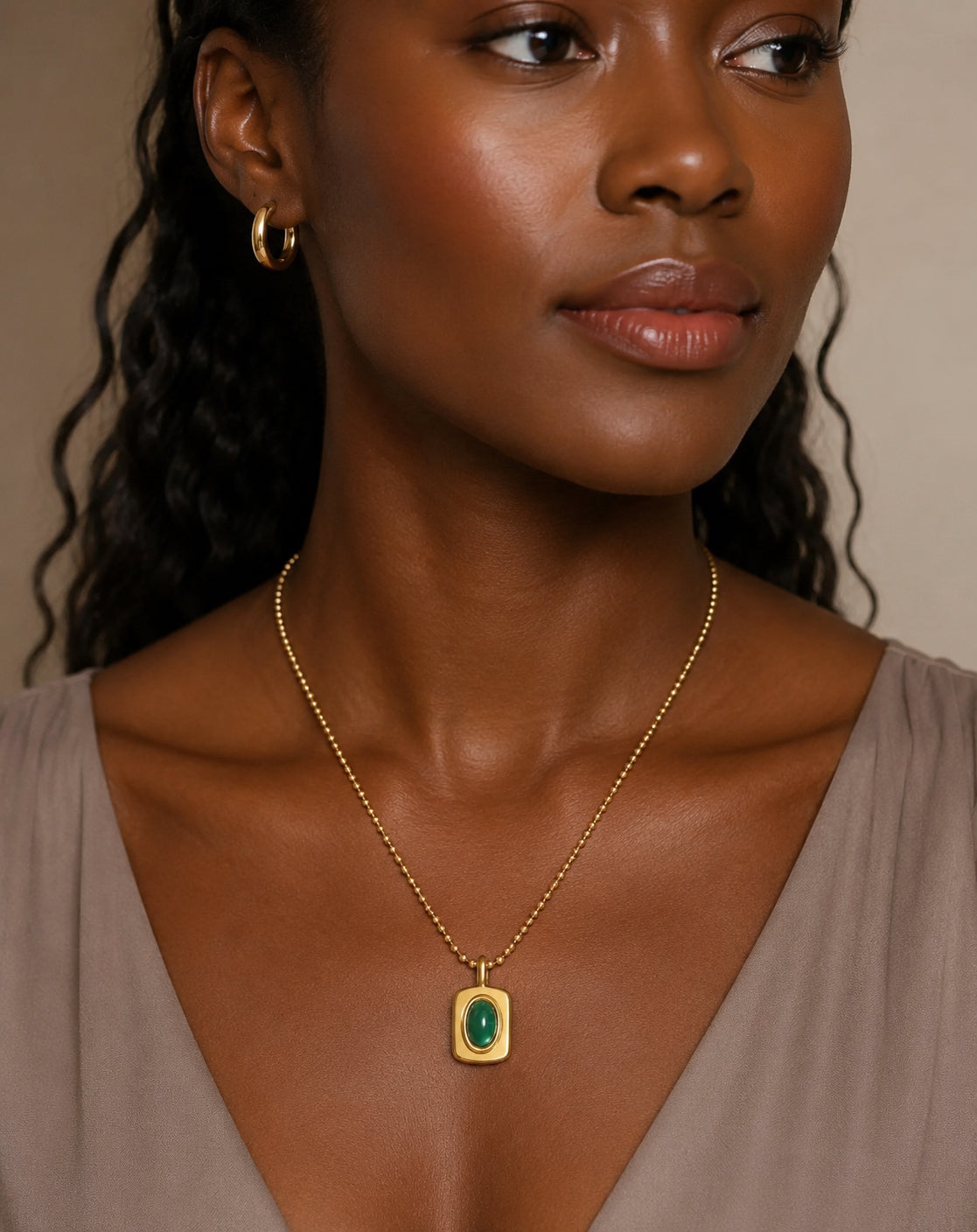 Lush Emerald Gem Pendant Necklace