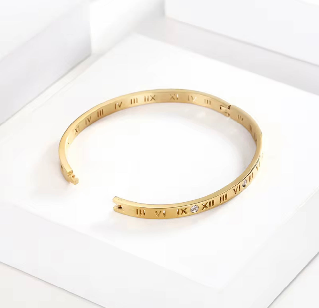 Luxe Glow Roman Numeral  Design Bracelet