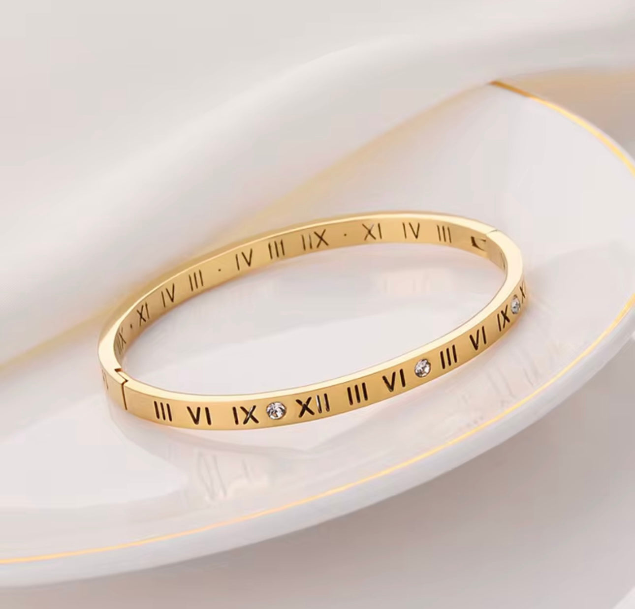 Luxe Glow Roman Numeral  Design Bracelet