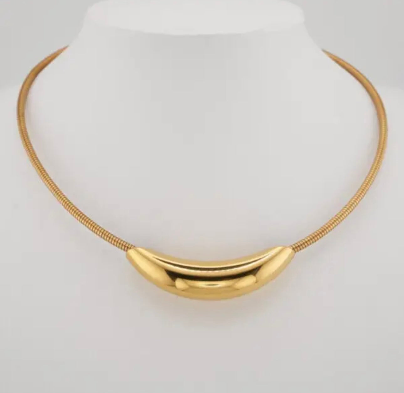 Mira Curl Tube Necklace