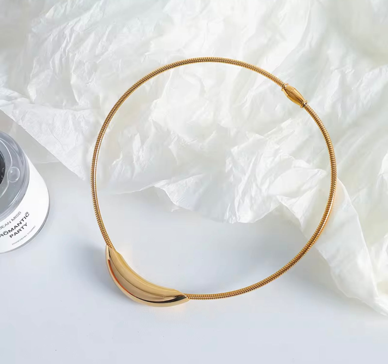 Mira Curl Tube Necklace