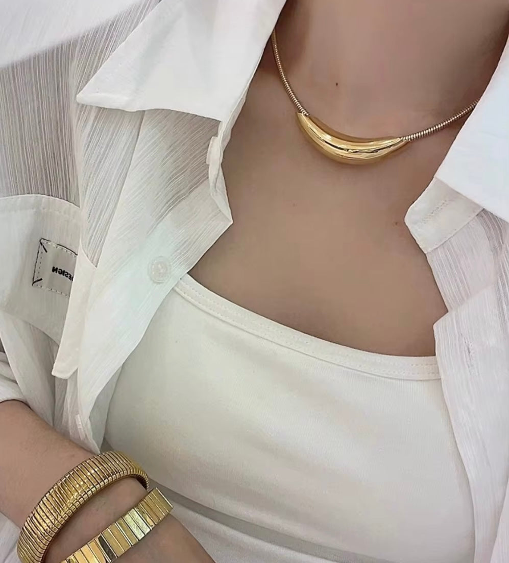 Mira Curl Tube Necklace