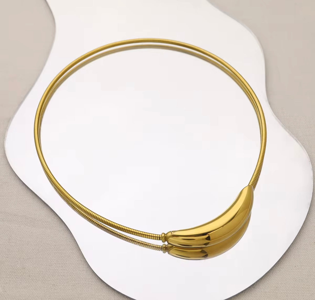 Mira Curl Tube Necklace