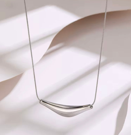 Maya Curve Necklace