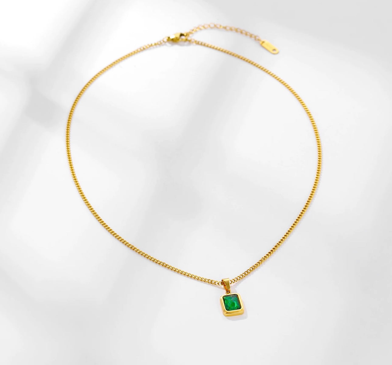 Gold Green Emerald Pendant Necklace