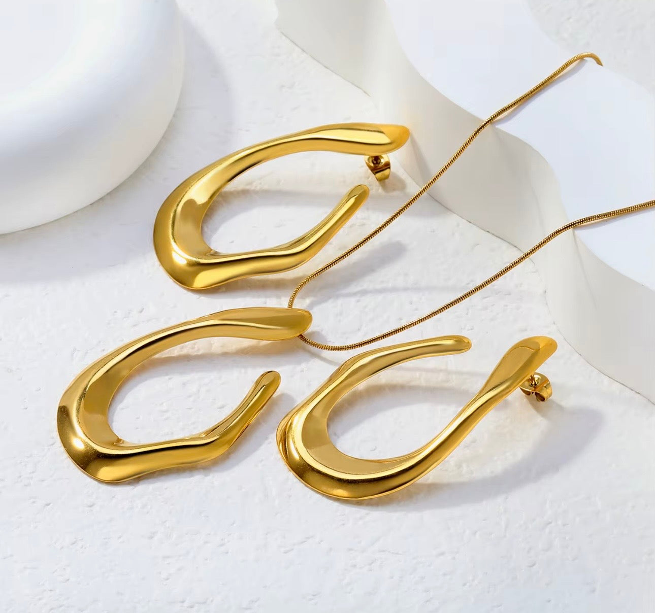 Clara Stylish Necklace Set