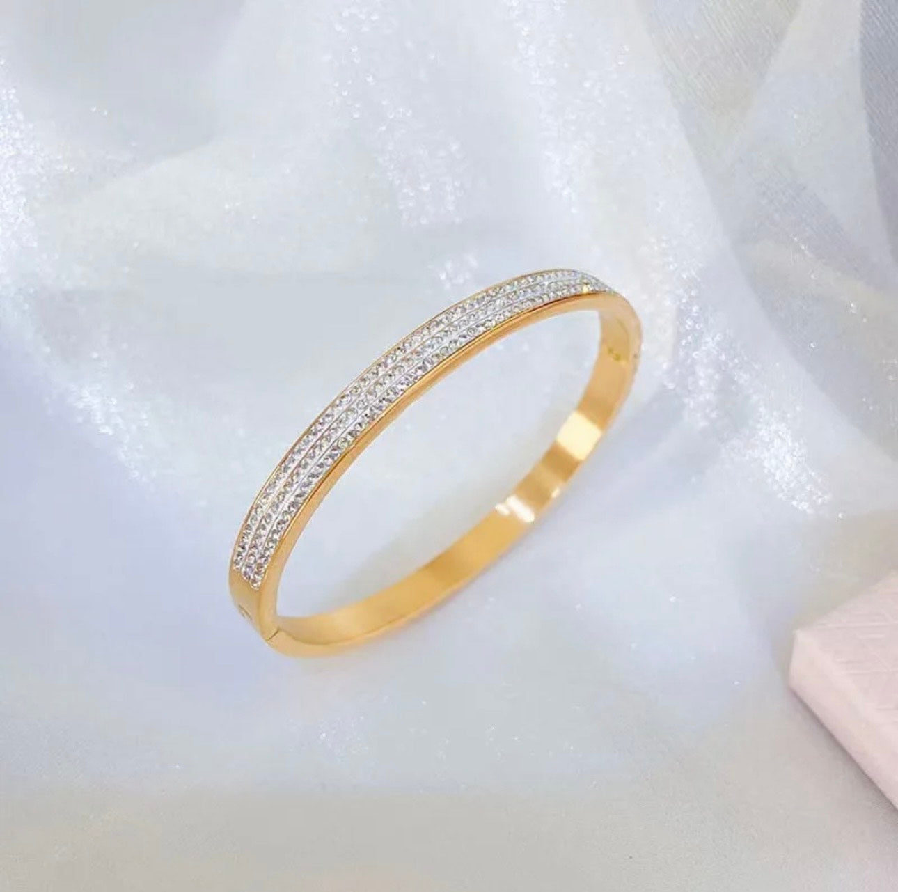 Luxe Glow Bracelet Bangle - Gold
