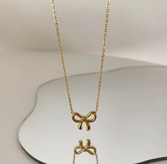 Evie Bow Pendant Necklace