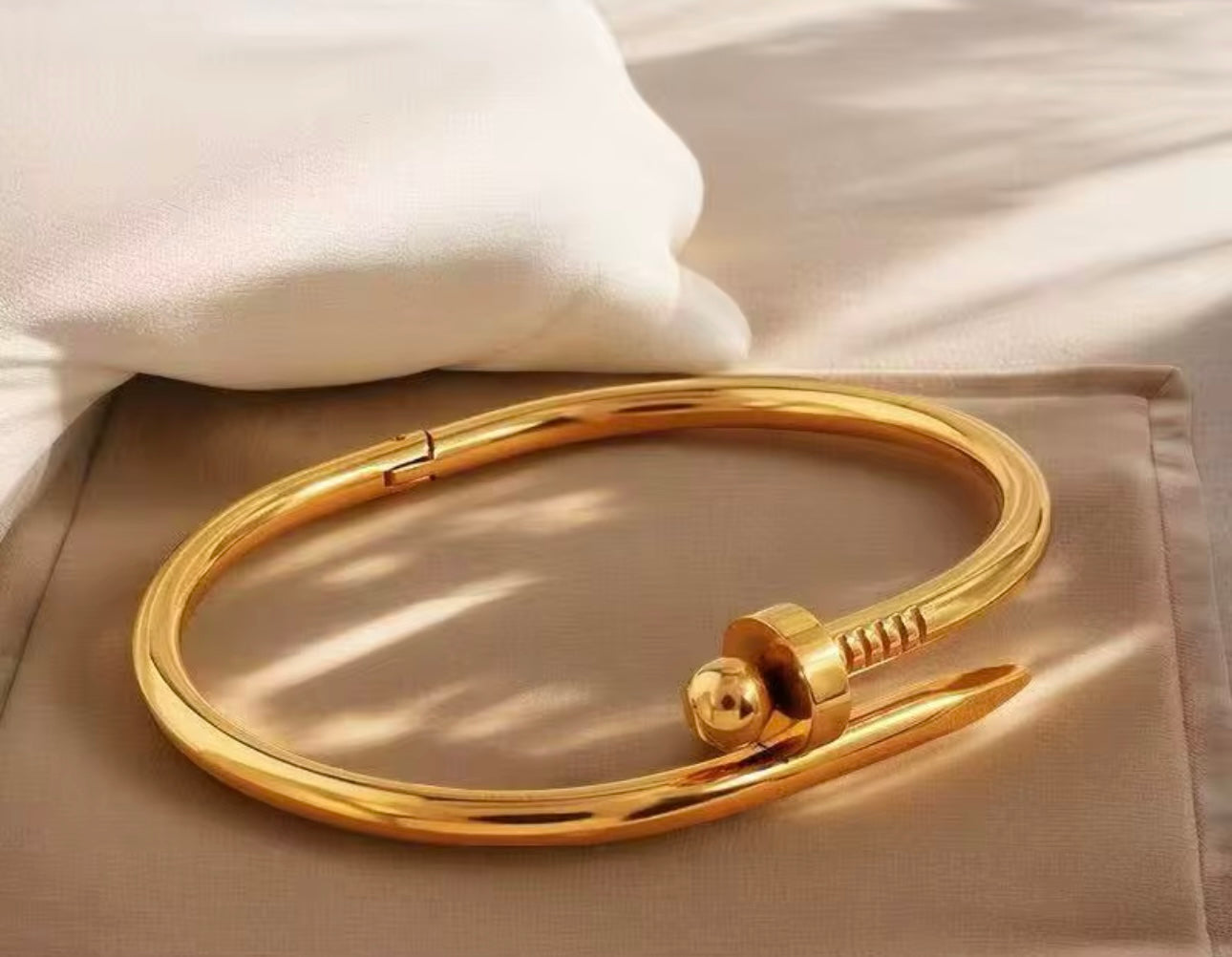 Aurora Gold Elegant Nail Screw Bracelet