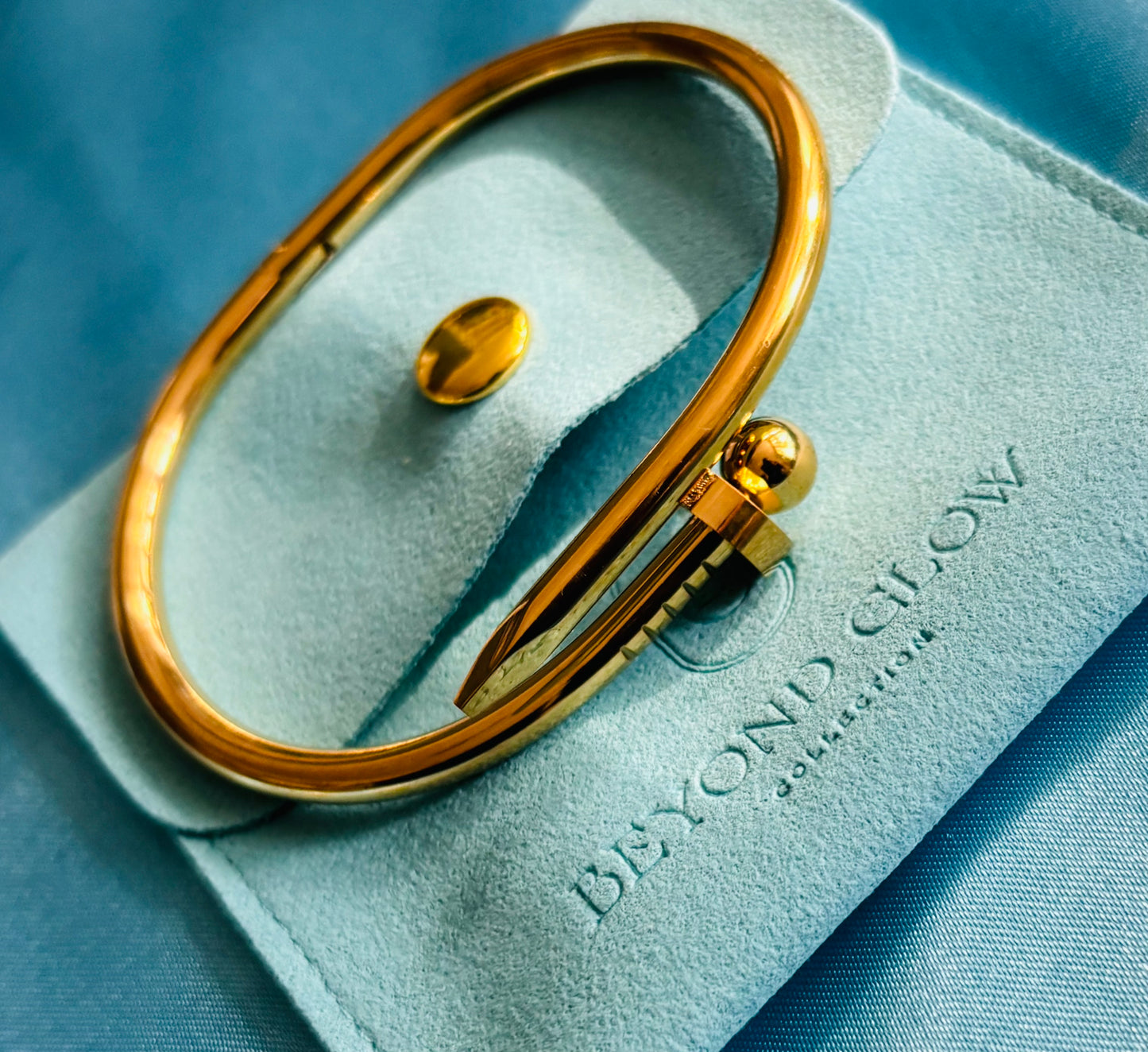 Aurora Gold Elegant Nail Screw Bracelet
