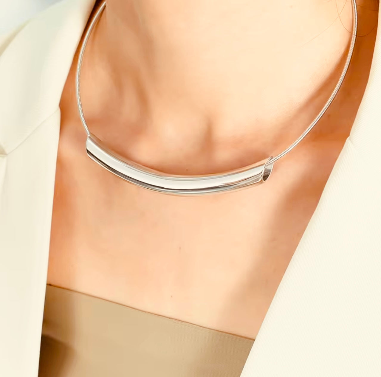 Silver Tone Curved Collar Necklace